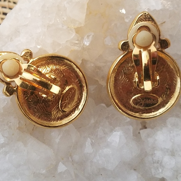 Vintage Jesara Gold Tone Intaglio Lion Head Clip On Earrings - Picture 5 of 8